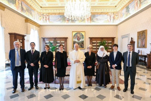 Isabel D&iacute;az Ayuso con el papa Le&oacute;n XIV en el Vaticano. (Foto: Europa Press)