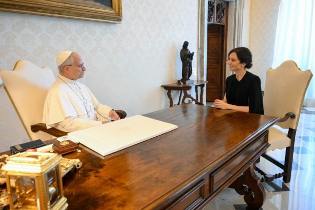 Isabel D&iacute;az Ayuso con el papa Le&oacute;n XIV en el Vaticano. (Foto: Europa Press)