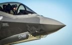 El casco de 400.000 euros que permite a los pilotos del F-35 ver a través del avión