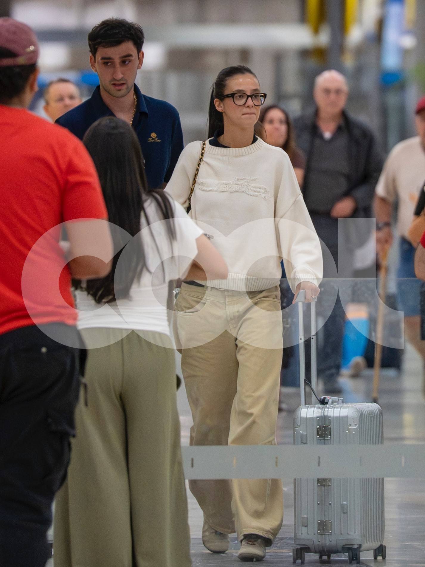 Jorge Navalpotro y Victoria Federica en el aeropuerto. (Foto: STUDIO24)