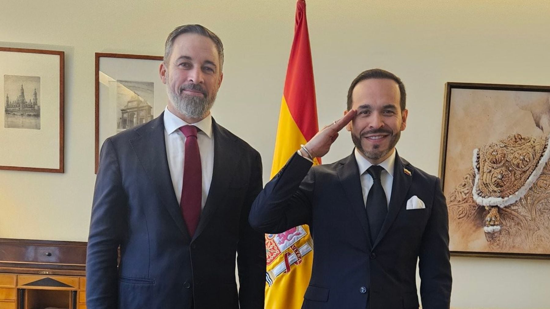 Vox teme que Sánchez no reconozca una victoria de la derecha como Petro en Colombia: Son una mafia