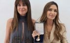 Sara Carbonero y la periodista Isabel Jiménez durante la entrega de las Medallas de Oro de Castilla-La Mancha (Foto: Europa Press).