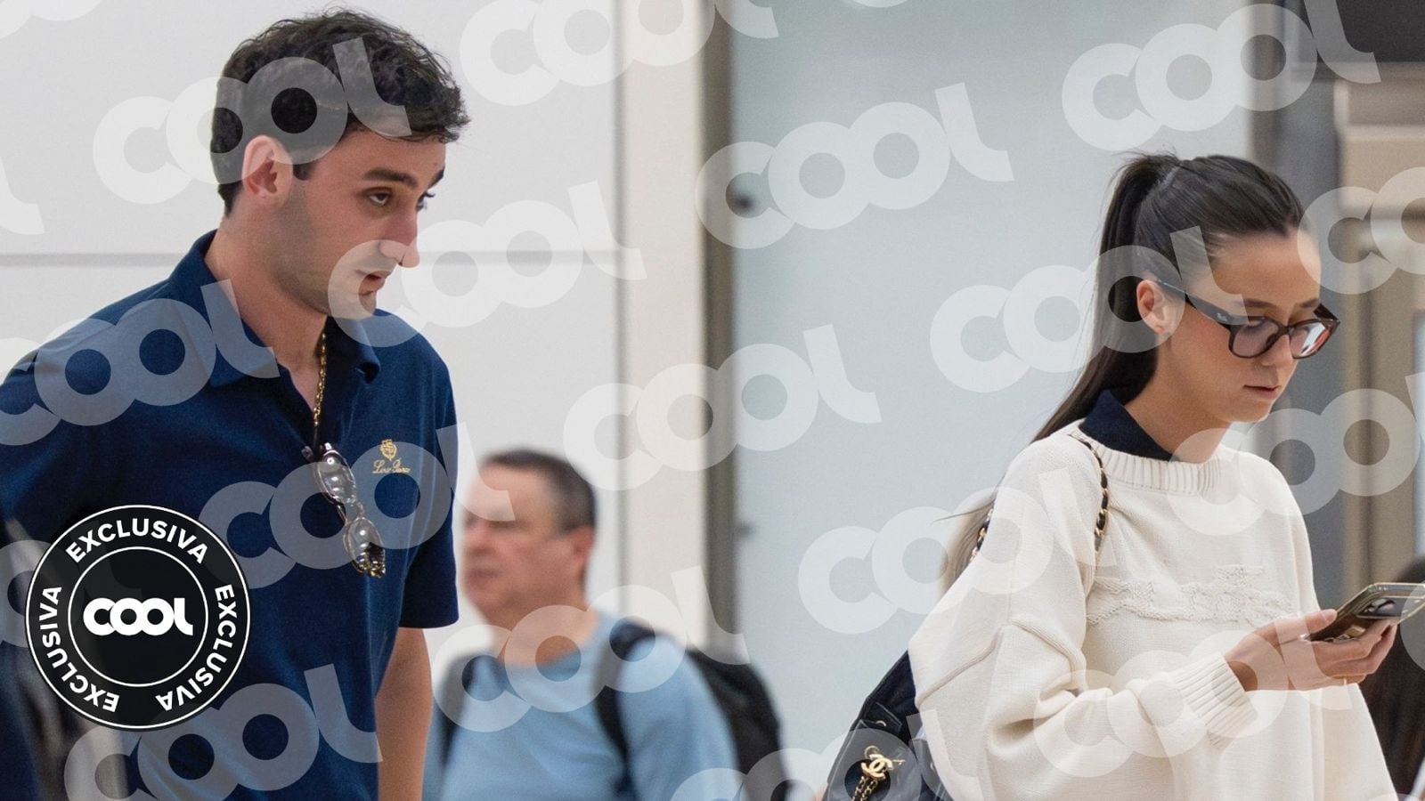 Jorge Navalpotro y Victoria Federica en el aeropuerto. (Foto: STUDIO24)