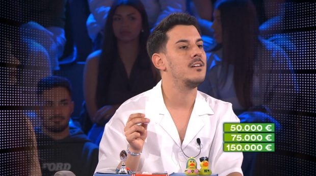 Ángel de Jaén, en la etapa final de Allá Tú con las tres mejores cajas. (Mediaset)