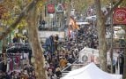 Gente paseando por el Rastro. Imagen de EuropaPress.