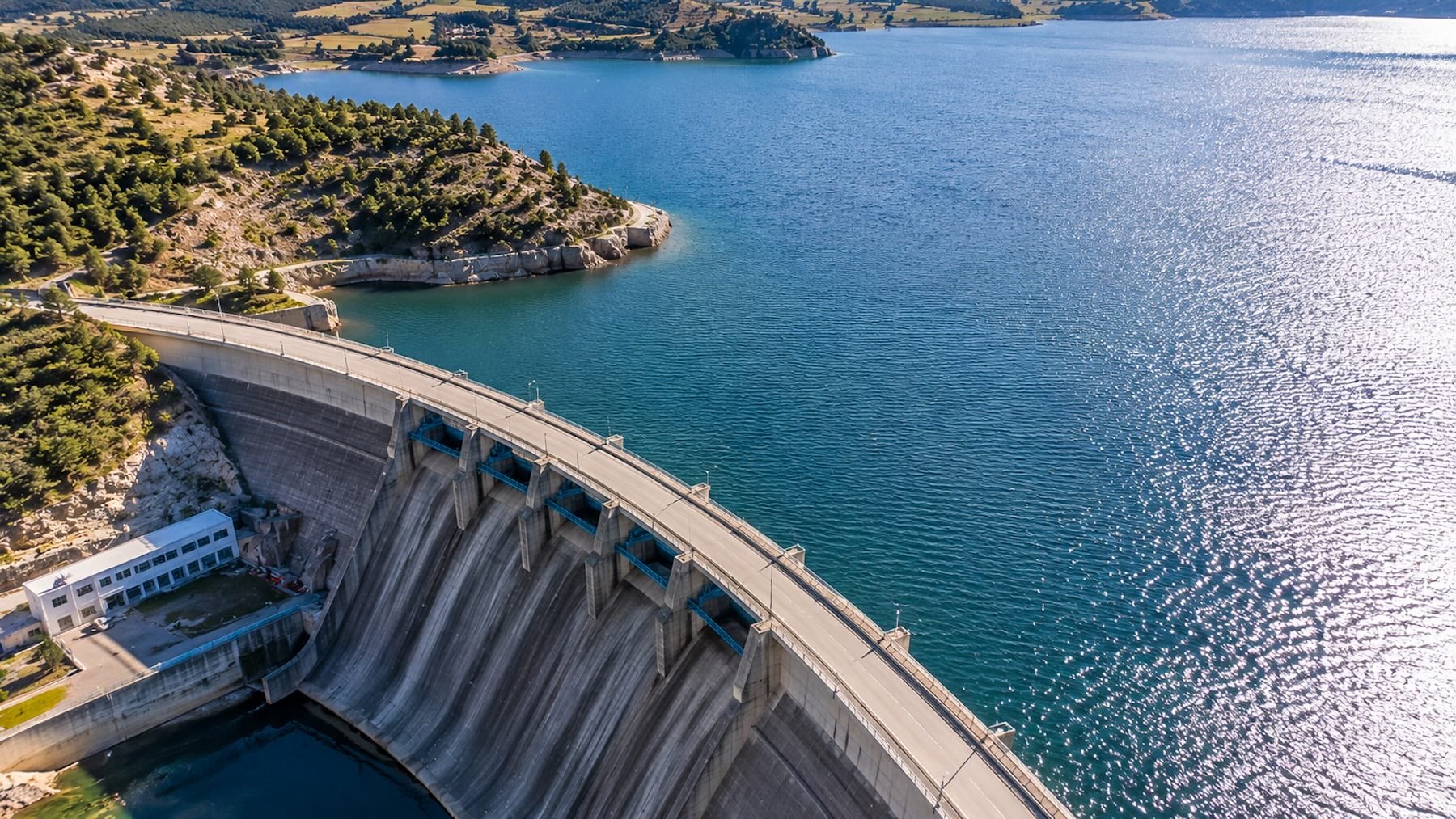Uno de los mayores embalses aragoneses lleva meses por encim