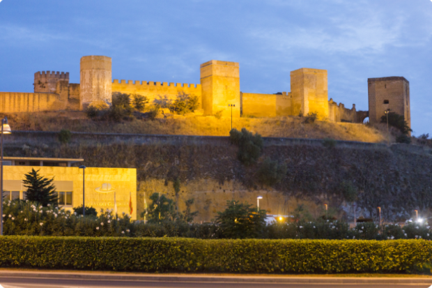 El castillo de Alcal&aacute; de Guada&iacute;ra. (Foto: Instagram)