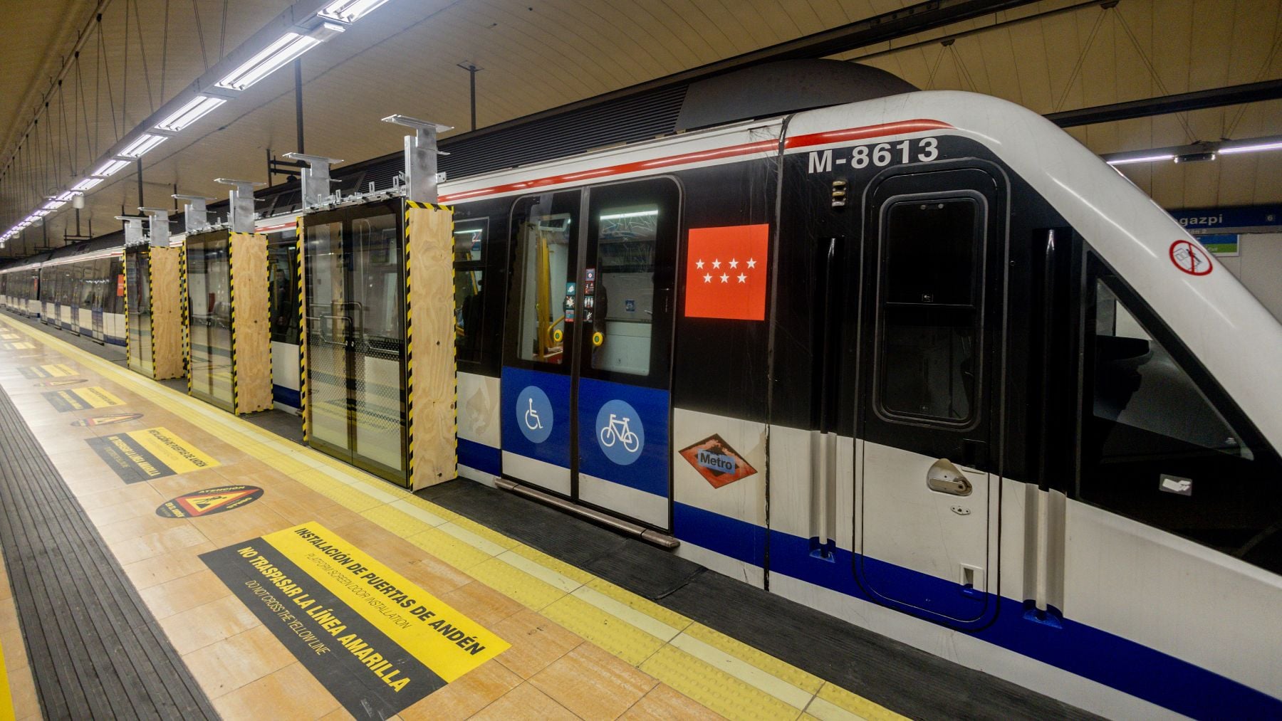 Detenido un hombre por amenazar e insultar a una mujer en el Metro de Madrid por llevar simbología judía