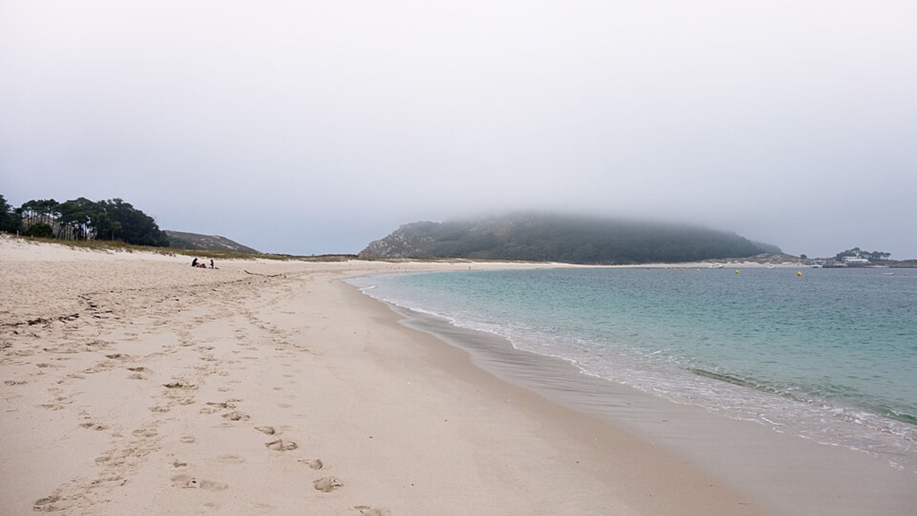 Dicen que es la playa mejor conservada de España: mide 1.300 m pero solo pueden disfrutarla 1.800 personas al día