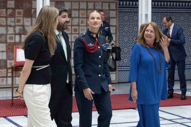 La princesa Leonor tras recibir la medalla de oro de la Asamblea Regional de Murcia. (Foto: EFE)