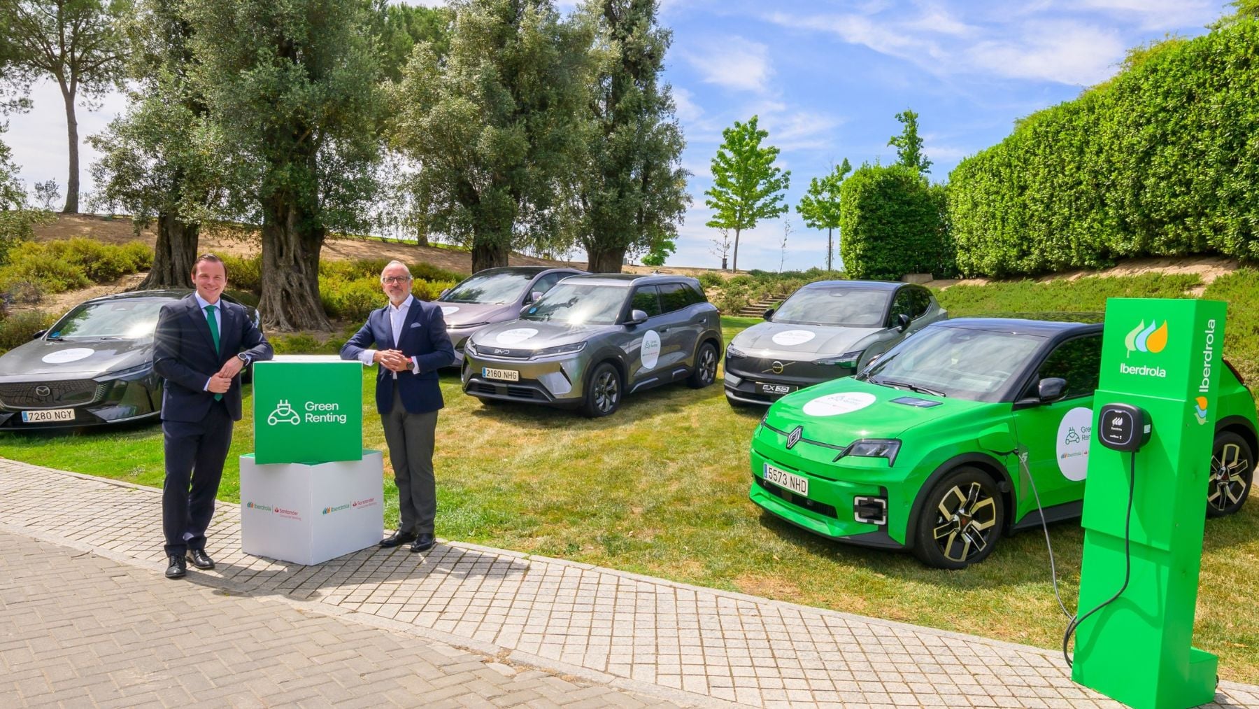 Luis Buil, director de Smart Mobility de Iberdrola España, y Fernando Jañez, director general de Santander Consumer Bank España
