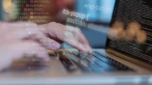 Concepto de código e inteligencia artificial. Foto: Freepik