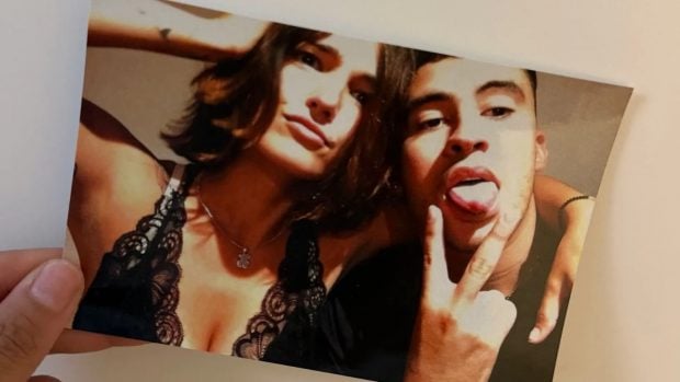 Claudia Bavel y Bad Bunny en una foto compartida por la actriz con sus seguidores del a&ntilde;o 2017 (Instagram).