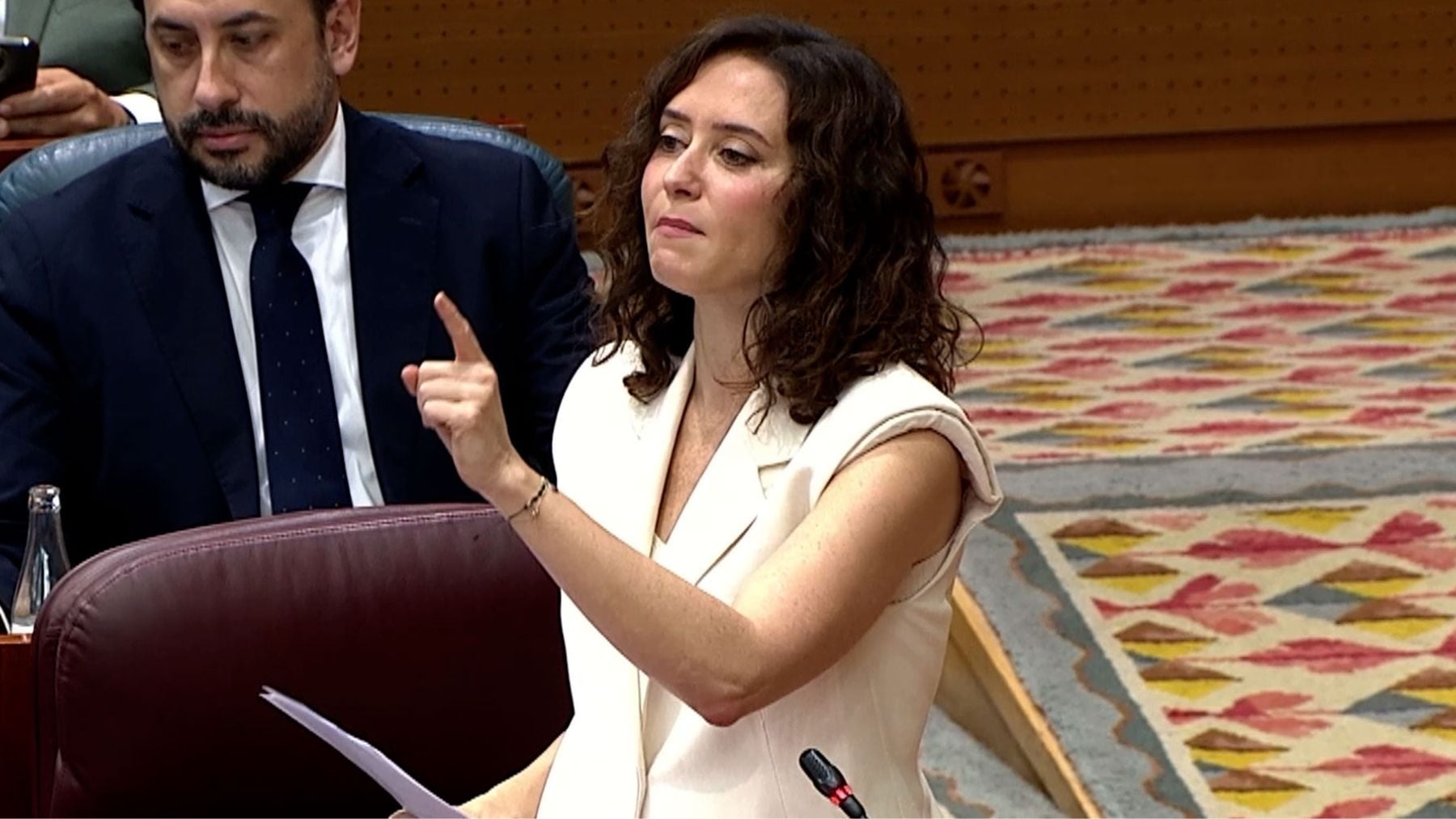 Díaz Ayuso acusa al PSOE de “montar una trama corrupta para defender al