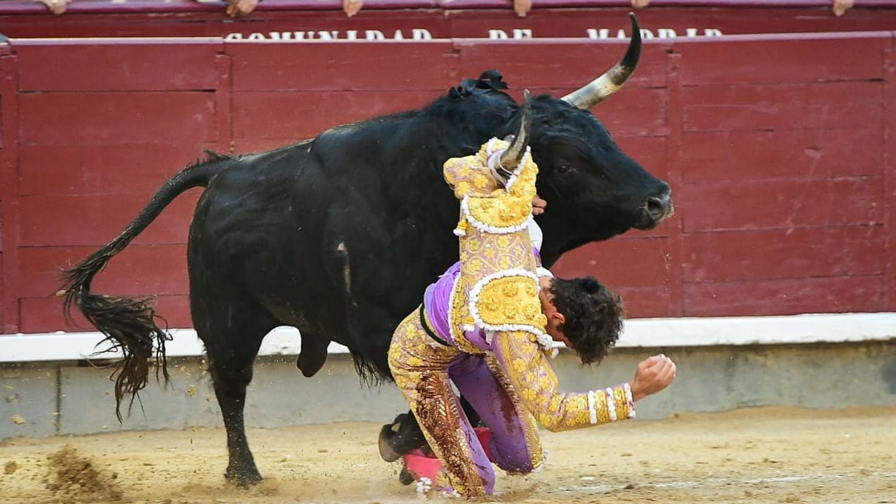Víctor Hernández se impone con valor en una tarde exigente de Jandilla en Las Ventas