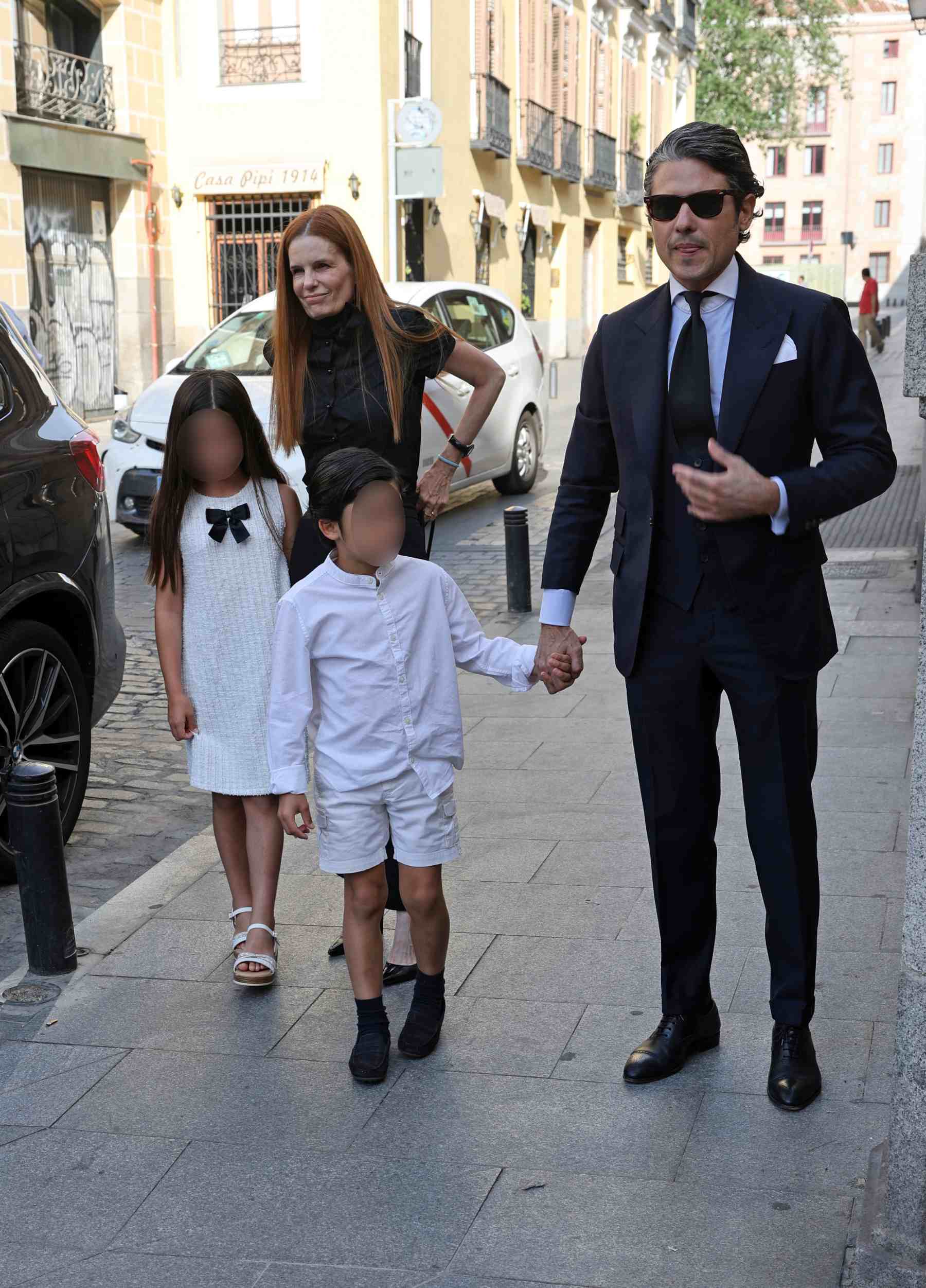 Juli&aacute;n Porras, Olivia de Borb&oacute;n y sus hijos en Madrid. (Foto: Europa Press)