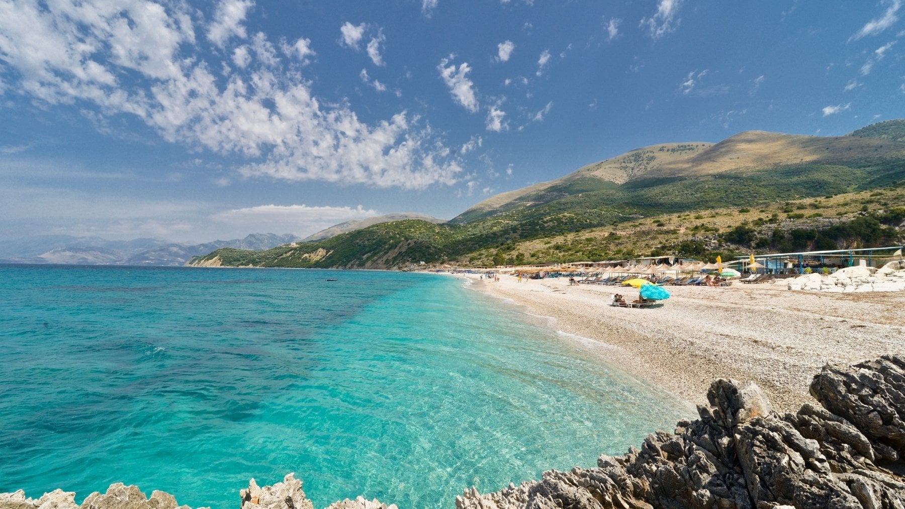 El país europeo con el lago termal más grande del mundo donde las cenas cuestan 10 euros y los hoteles 30: Albania, el secreto de verano más barato a 2 horas de España