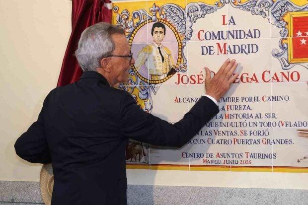 Jos&eacute; Ortega Cano recibe un homenaje en la Plaza de Toros de Las Ventas. (Foto: Europa Press)