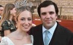 Mariana de Solís-Beaumont y O'Neill e Íñigo Ramírez de Cárdenas y Cabello de los Cobos el día de su boda. (Foto: @fermediguti)
