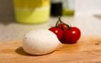 Líquido blanco de la mozzarella, platos de cocina con el líquido de la mozzarella, cómo aprovechar el líquido de la mozzarella.