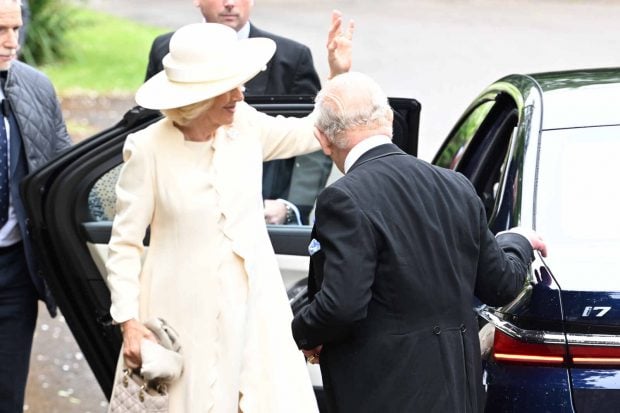 Camilla Parker y el rey Carlos III en la boda de Peter Phillips