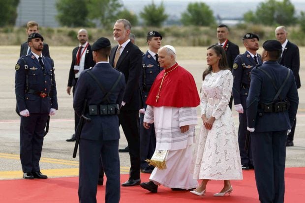 Reina Letizia de blanco con el Papa