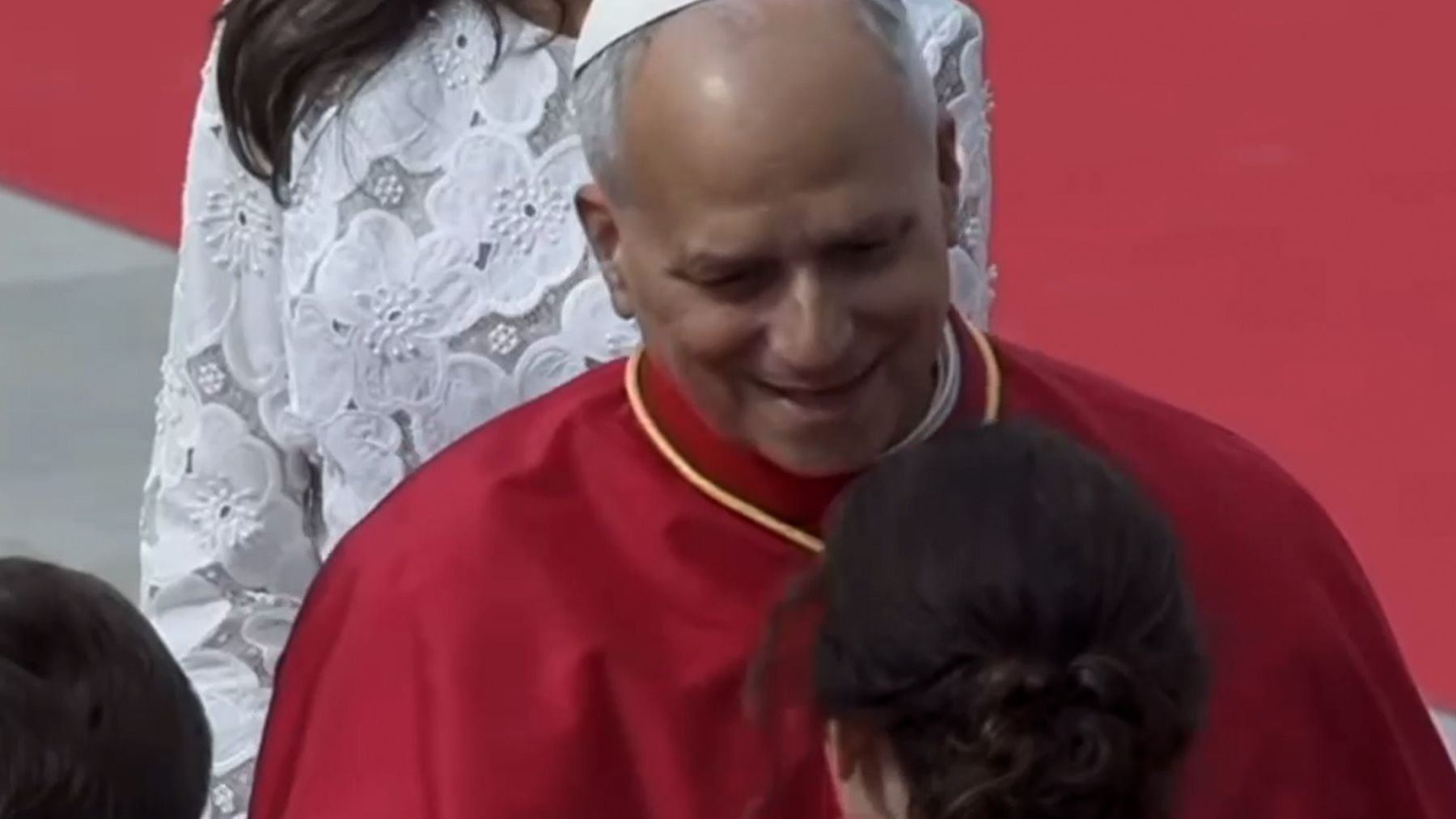 TVE evita mostrar el momento en el que el Papa saluda a Ayuso