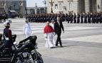 Ovaciones, himnos y salvas: el espectacular recibimiento de los Reyes al Papa en el Palacio Real