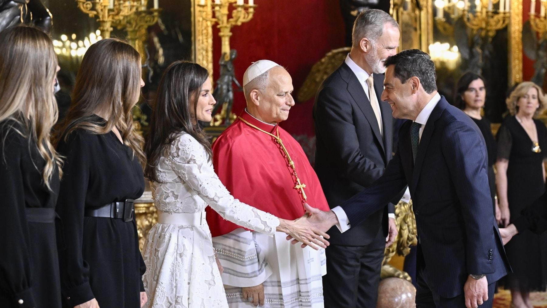 Pacto PP-Vox en Andalucía: Moreno y Abascal hablaron durante más de media hora en la ceremonia de bienvenida al Papa