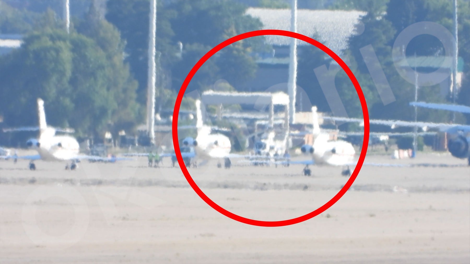 OKDIARIO caza a Pedro Sánchez y Begoña Gómez subiendo al Falcon para irse al Primavera Sound