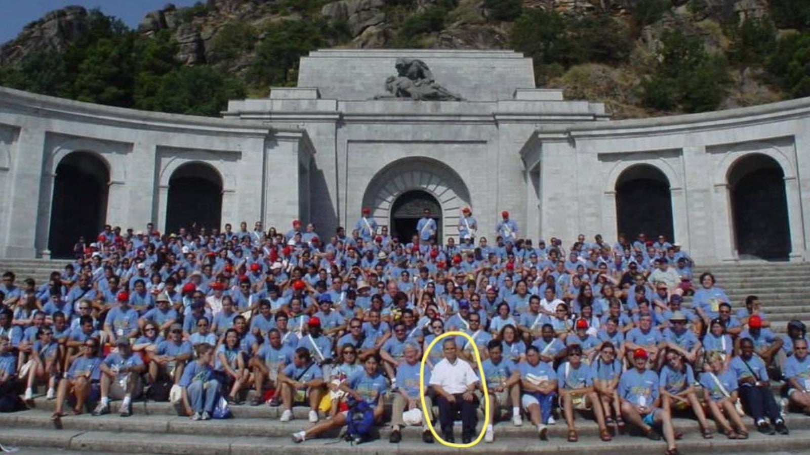 El Papa León XIV visitó en 2003 el Valle de los Caídos profanado por Sánchez: Los fieles le pedimos que lo proteja