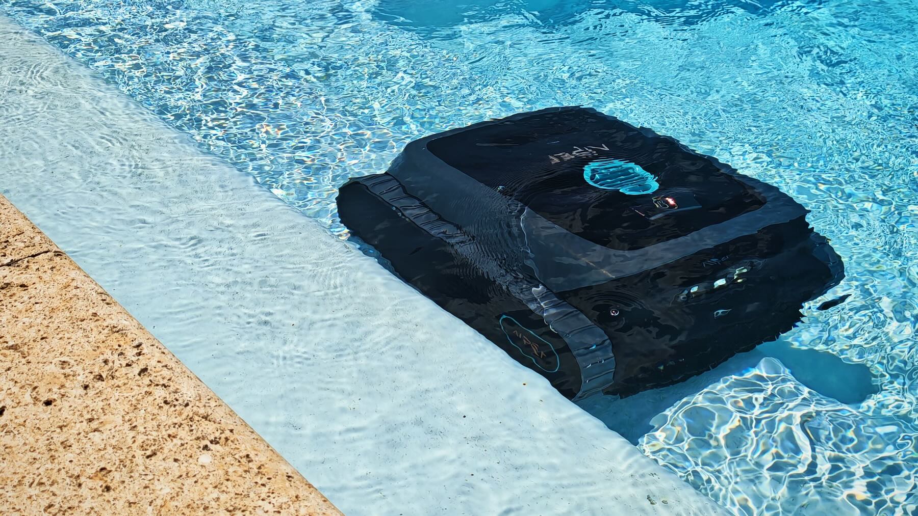 Aiper Scuba V3, el robot de piscina que limpia con visión in