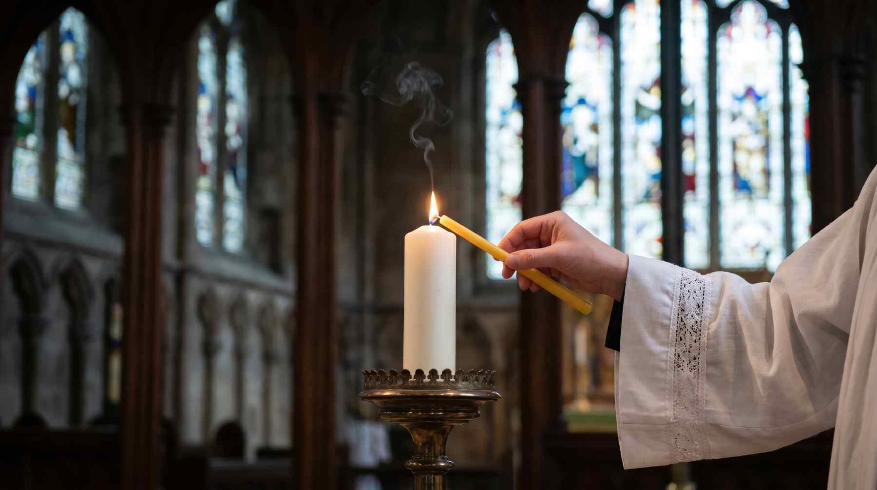Qué es una misa pontifical: en qué se diferencia de una misa