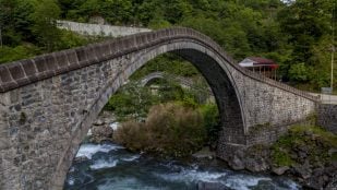 Puente de piedra, curiosidades, proverbios