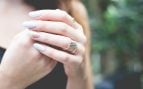El acabado de uñas que todas las manicuristas tienen reservado este verano: el efecto perlado o glaseado que no para de arrasar