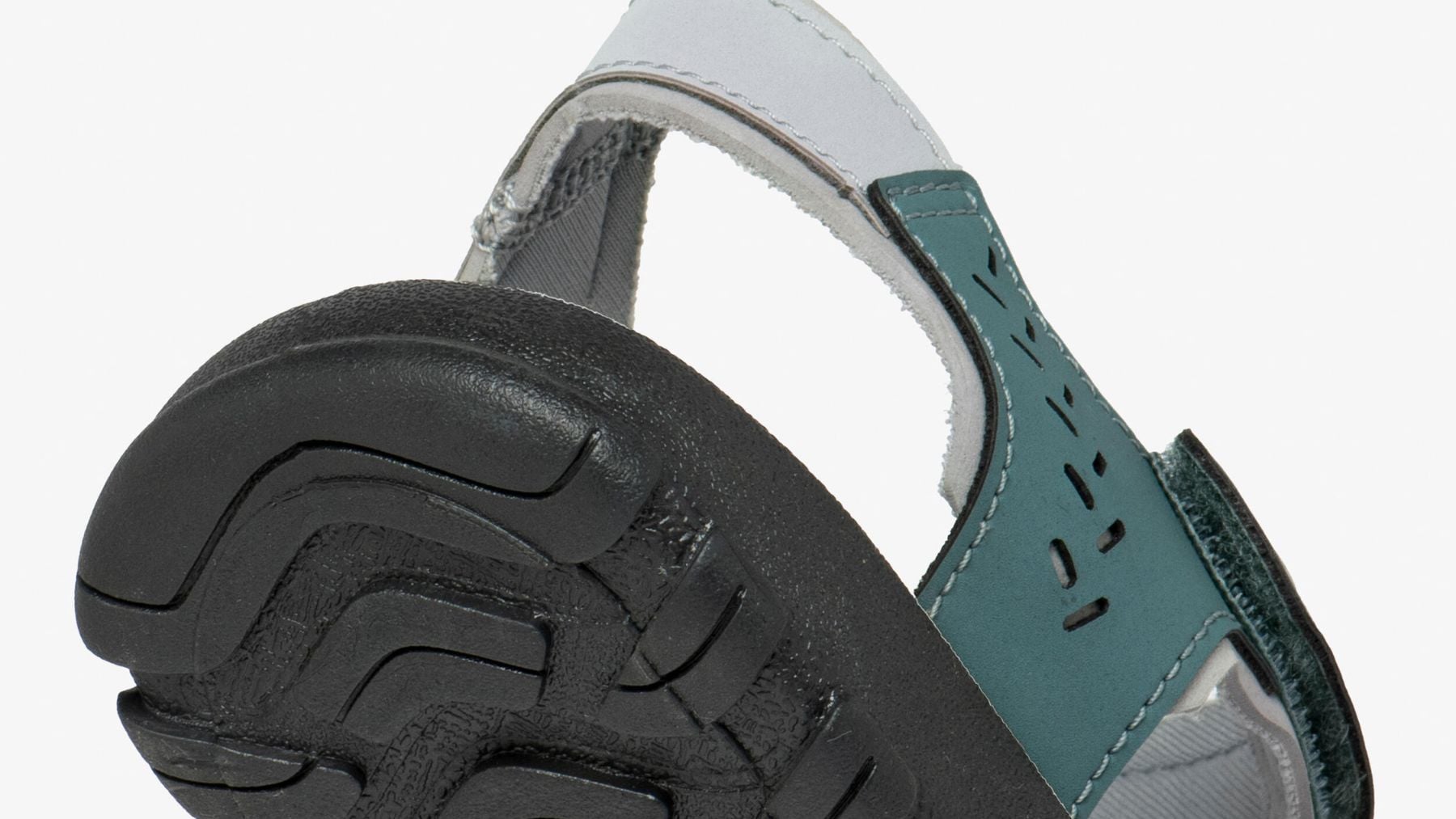 Colas en Decathlon por las sandalias que sirven para playa, 