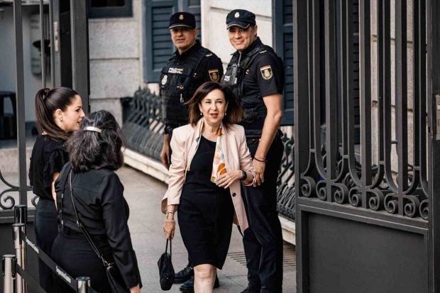 Margarita Robles a su salida del Congreso. (Foto: Europa Press)