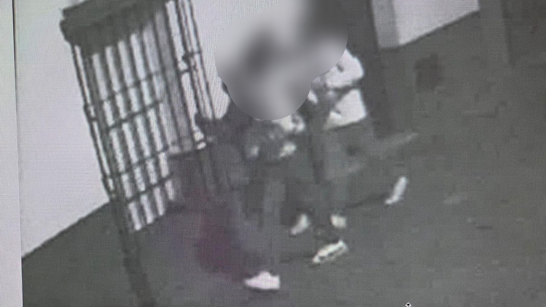 Tres jóvenes, uno de ellos menor, dan una paliza brutal a un