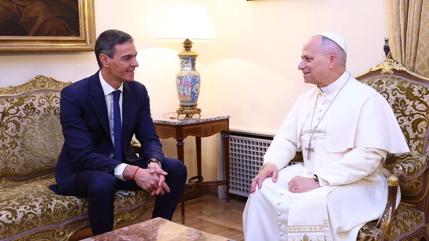 Hasta Tezanos retrata a Sánchez: el 90% de los católicos le valora muy mal pese a intentar blanquearse con el Papa