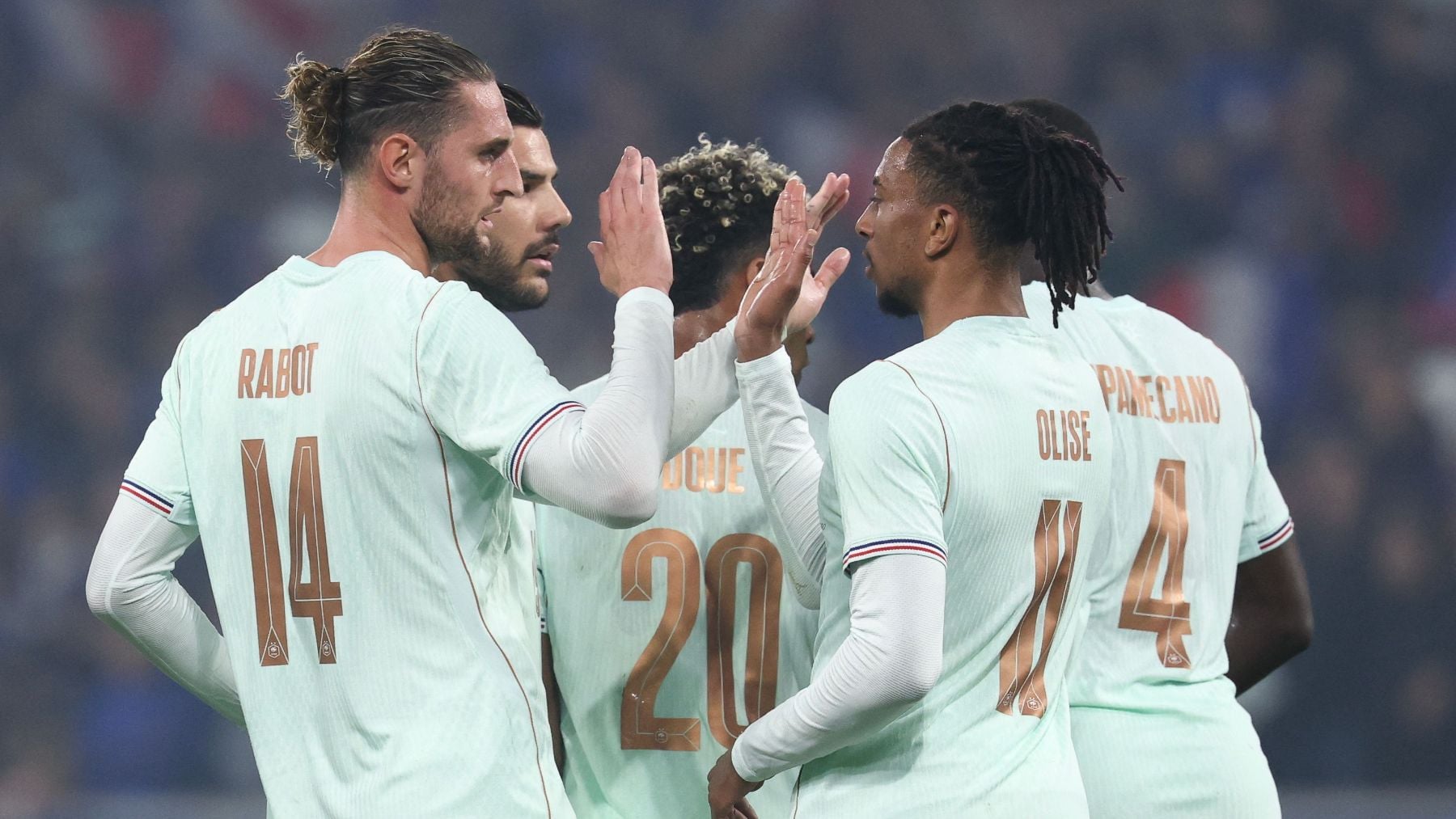 Francia mete miedo antes del Mundial a ritmo de Ol