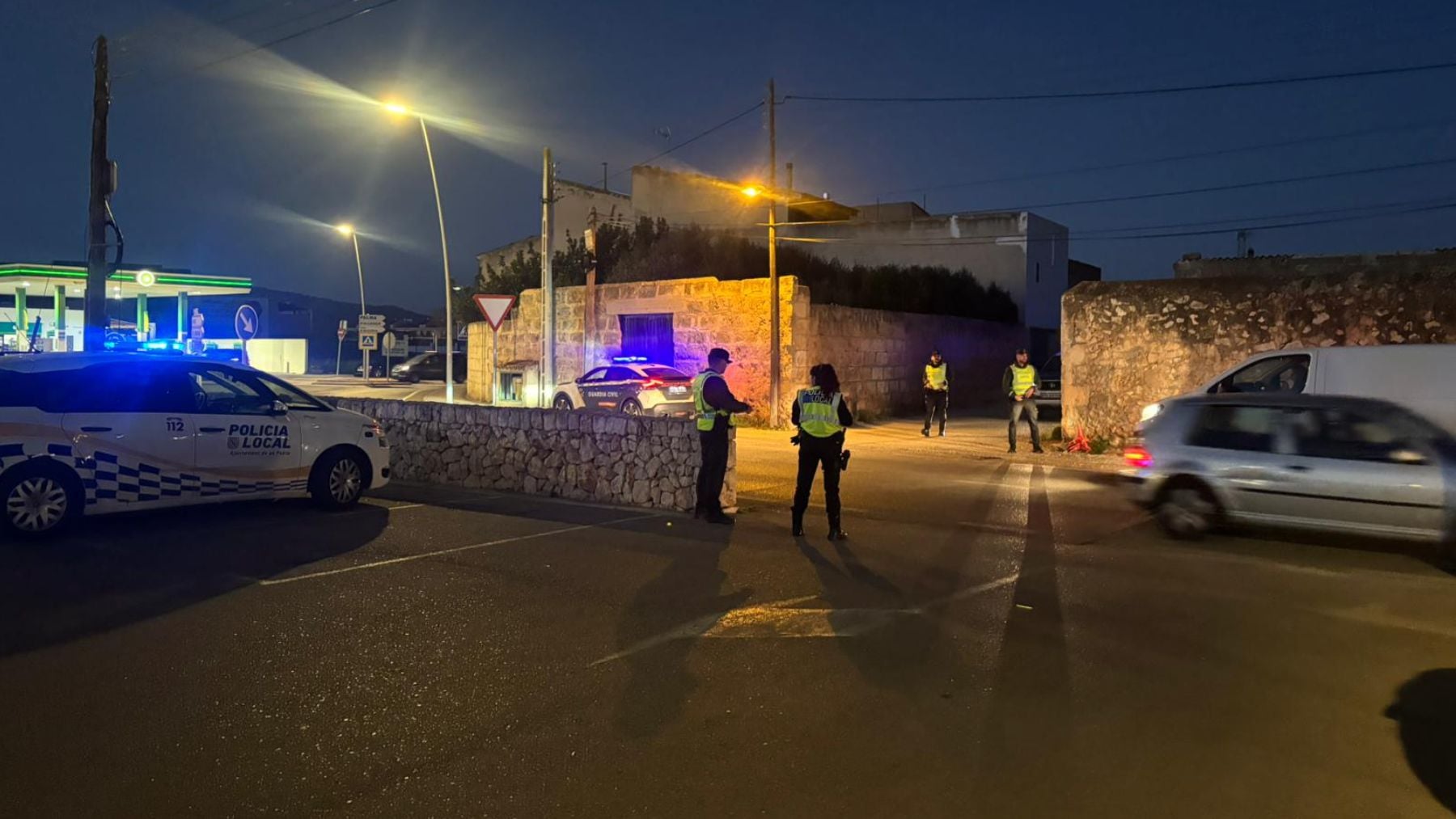 Investigan la misteriosa muerte de un hombre dentro de un co