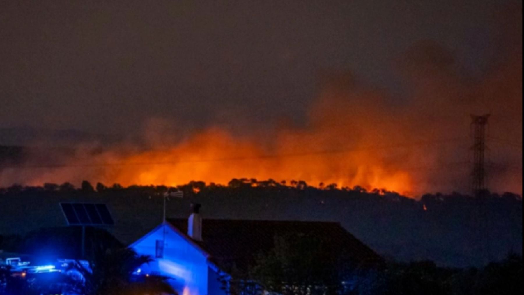 Más de 360 desalojados por un incendio en Villanue