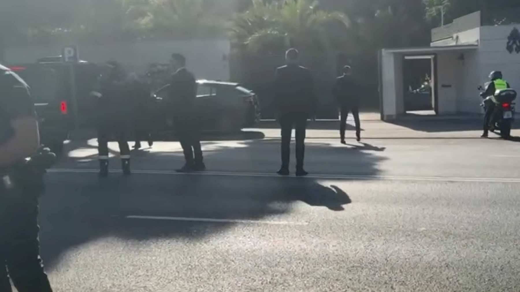 Sánchez llega a la Nunciatura para ser recibido por el Papa 