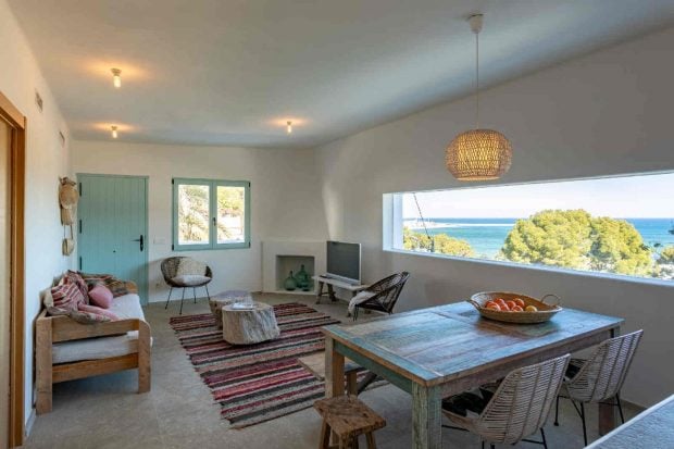 Foto de un sal&oacute;n de Airbnb