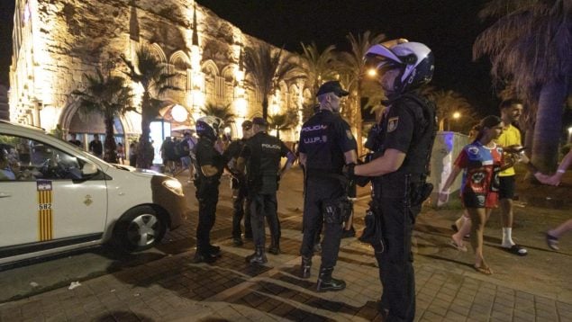 Detenido un joven alemán por tocarle el culo a una chica y p