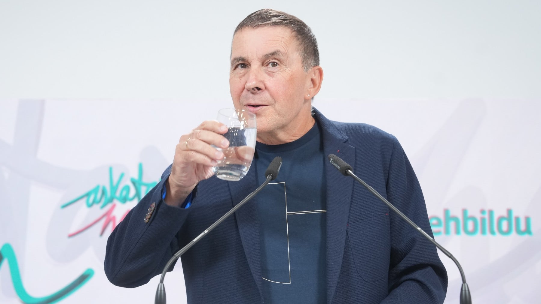 Otegi al rescate de Sánchez: «Hay una operación po