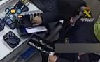 Atracan encapuchados una gasolinera en Monforte (Alicante) y aparece quemado el coche en que huyeron