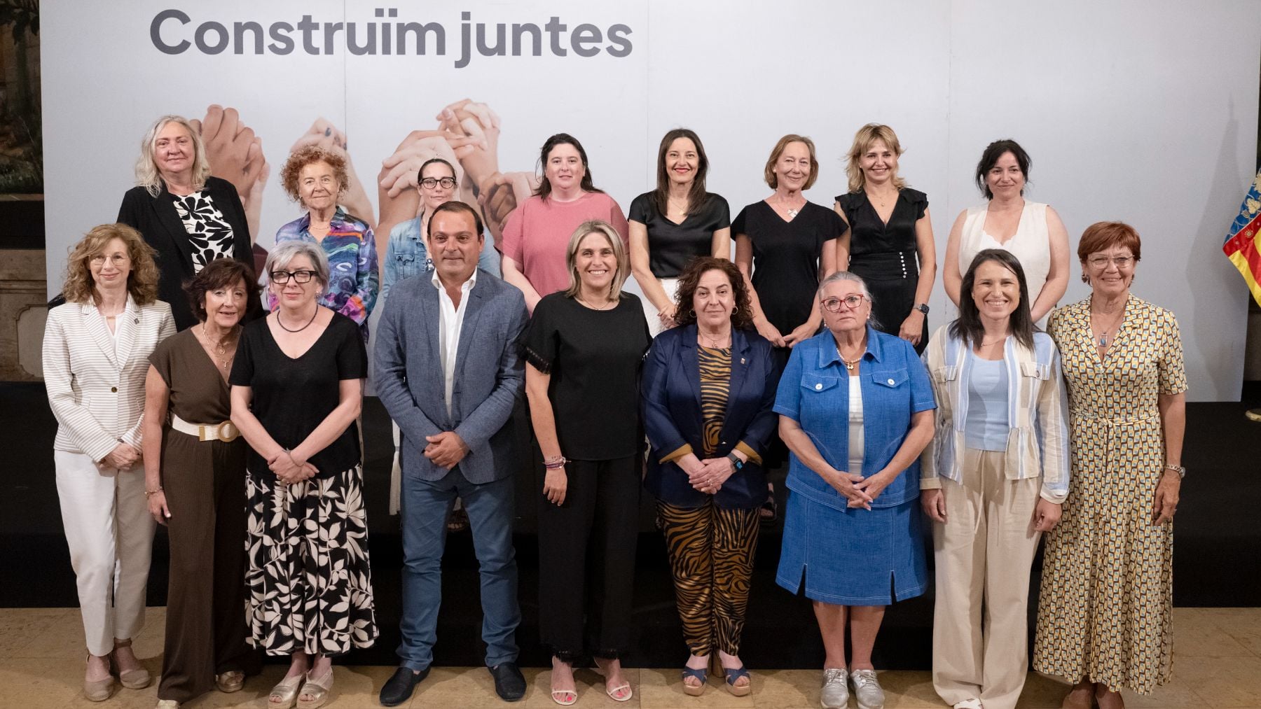 Marta Barrachina, con las integrantes del Consell Provincial de la Dona de Castellón y el vicepresidente Andrés Martínez.