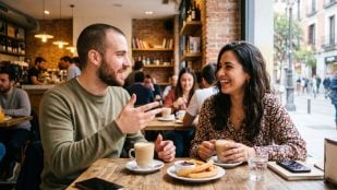 Dos personas hablando (Imagen hecha con IA).