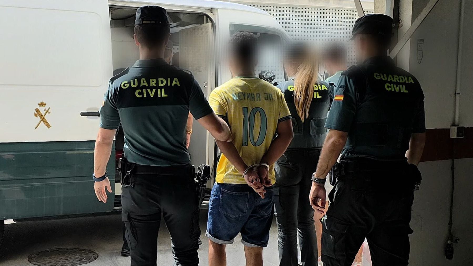 Pillan a dos jóvenes magrebíes intentando okupar u